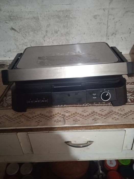 Vând friptoza tefal nouă folosită de două ori