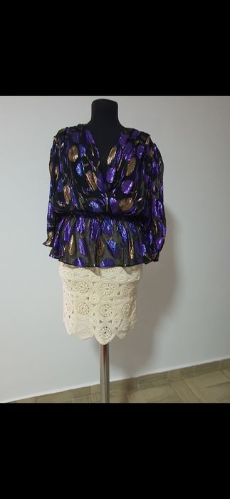 Top din tull cu insertii aurii, maneci bufante