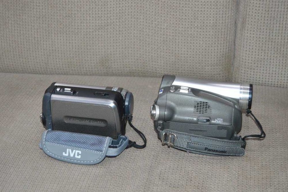 Cameră Video MiniDV JVC GR-D822E – citeste anuntul