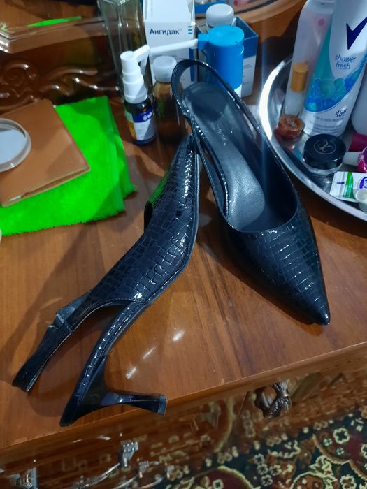 Обувь [натураль. кожа фирма Сузанна. Пол сапошка.  Туфли. ]