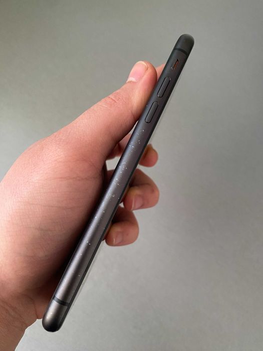 iPhone 11 -piese ( recarosare ) spate bun ! display spart