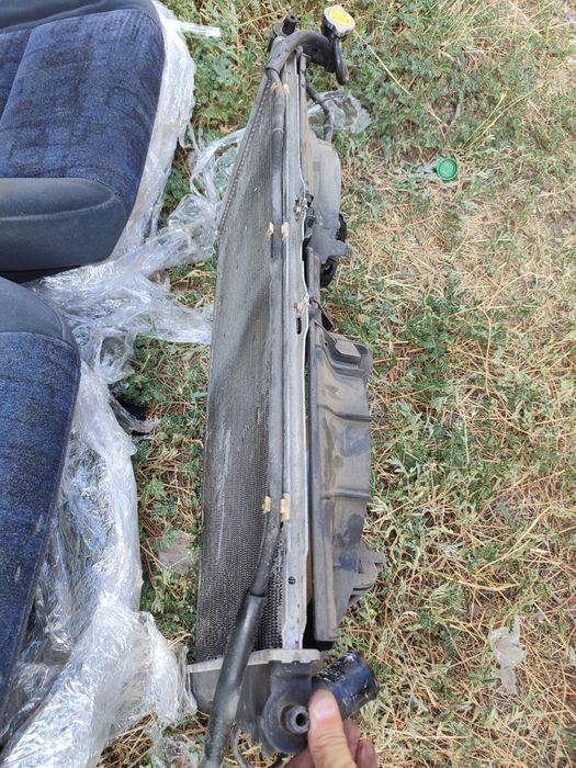 Радиатор охлаждения на Мазда 626