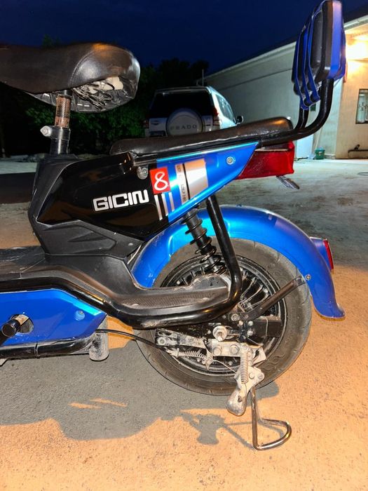 Скутер срочно продам