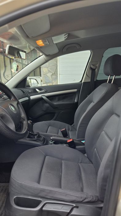 Skoda Octavia 1,6 MPI, vopsea originala fără rugina, superba