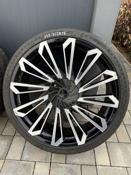 Джанти с гуми 26 цола за CADILAC ESCALATE 12 дупки 305/30/26