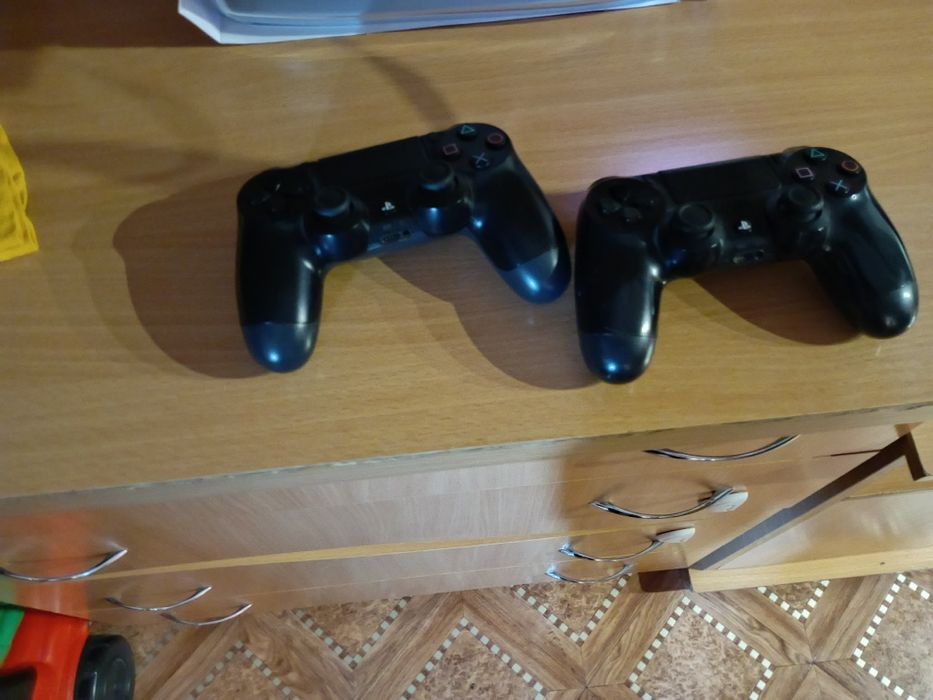 Продам пс 4 с дисками
