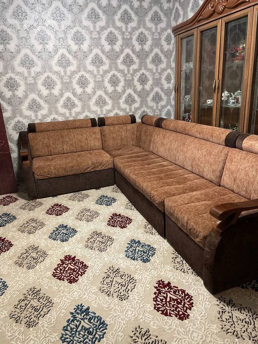 ugalok divan boʻladi stolixam bor