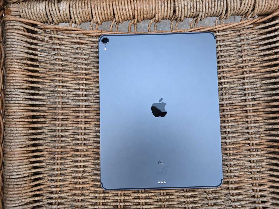 Apple iPad Pro 12.9 (3rd Gen) + писалка + клавиатура