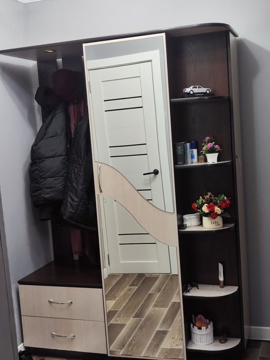 Продам прихожий шкаф