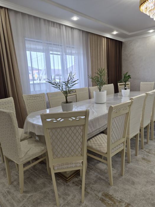 Стол со стульями