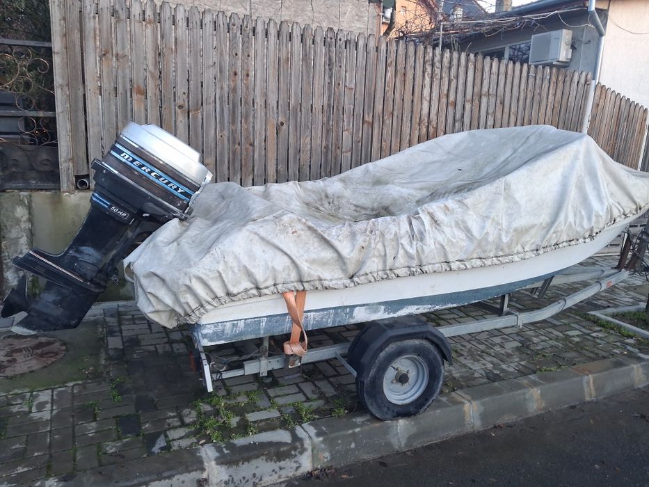 Barca Rio OLE 400 cu motor și peridoc