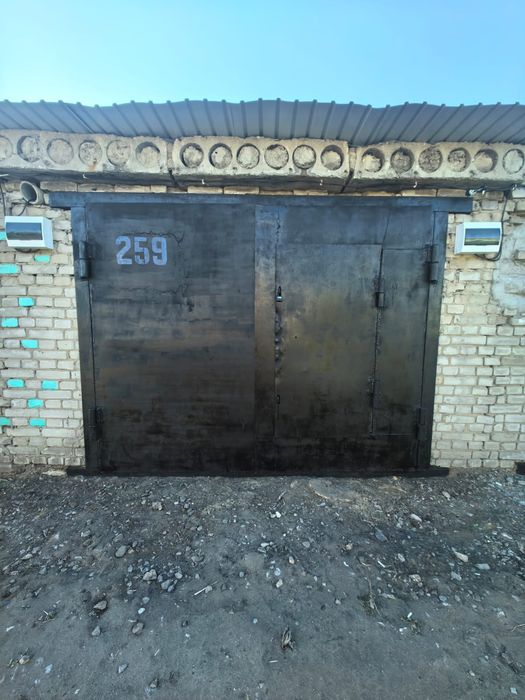 Продам три рядом стоящих теплых бокса