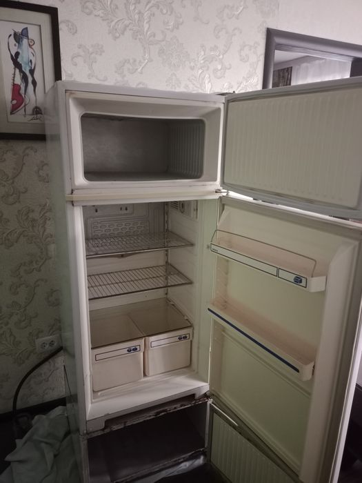 Холодильник Бирюса