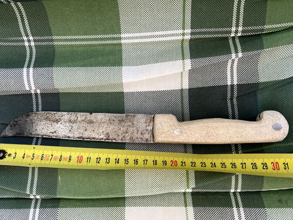 Стоманен нож с костна дръжка