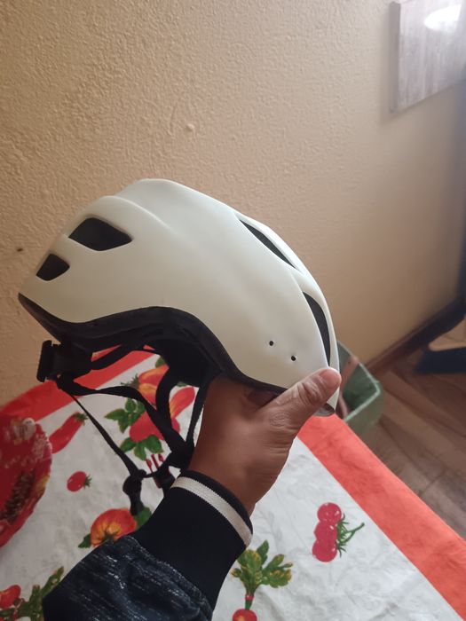 De vânzare casca cu stop pe spate