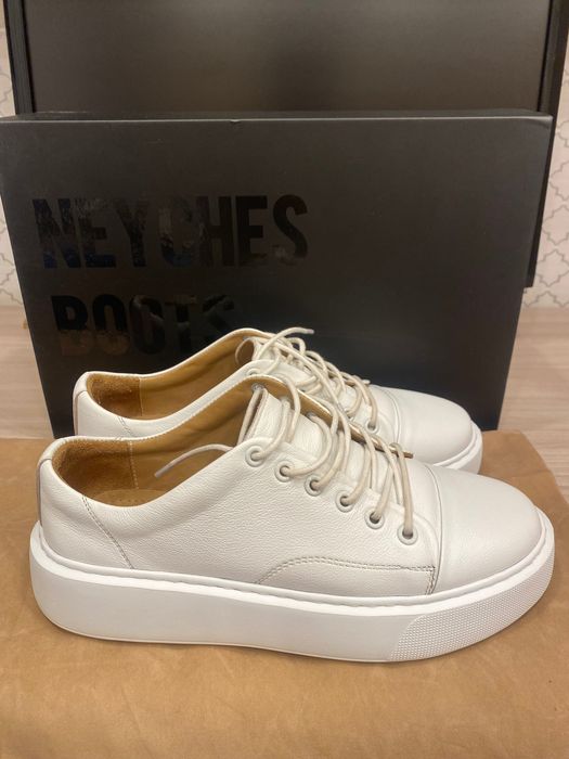 Продам кожаные белые кеды