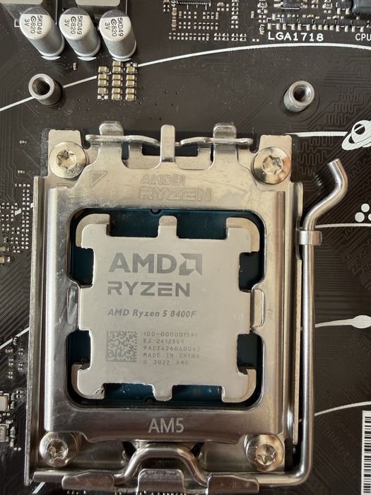 Kit Gaming AMD AM5: Ryzen 5 8400F + Placă de bază ASUS PRIME A620M-K (DDR5)