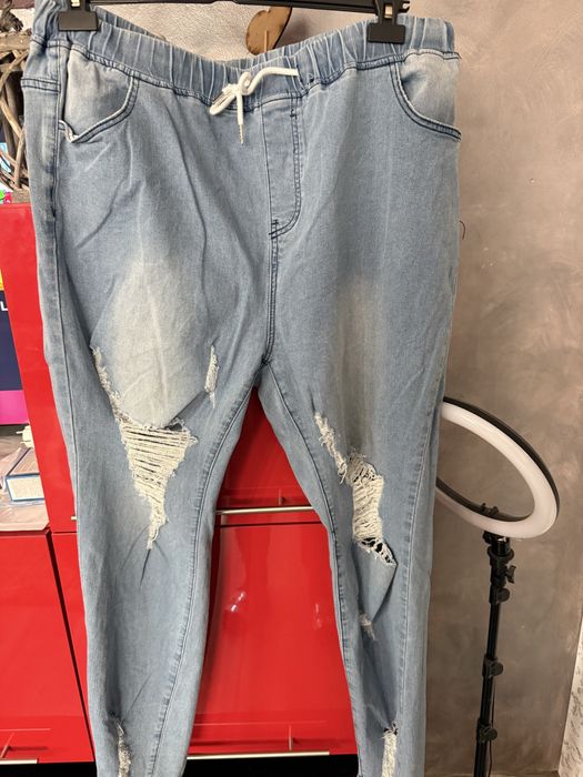 Vand blugi marime mare 4xl.  30 lei