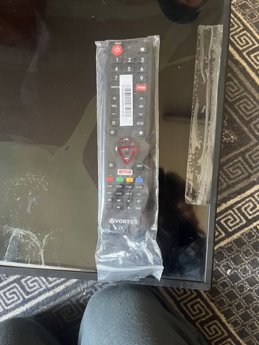 Vand televizor pentru piese