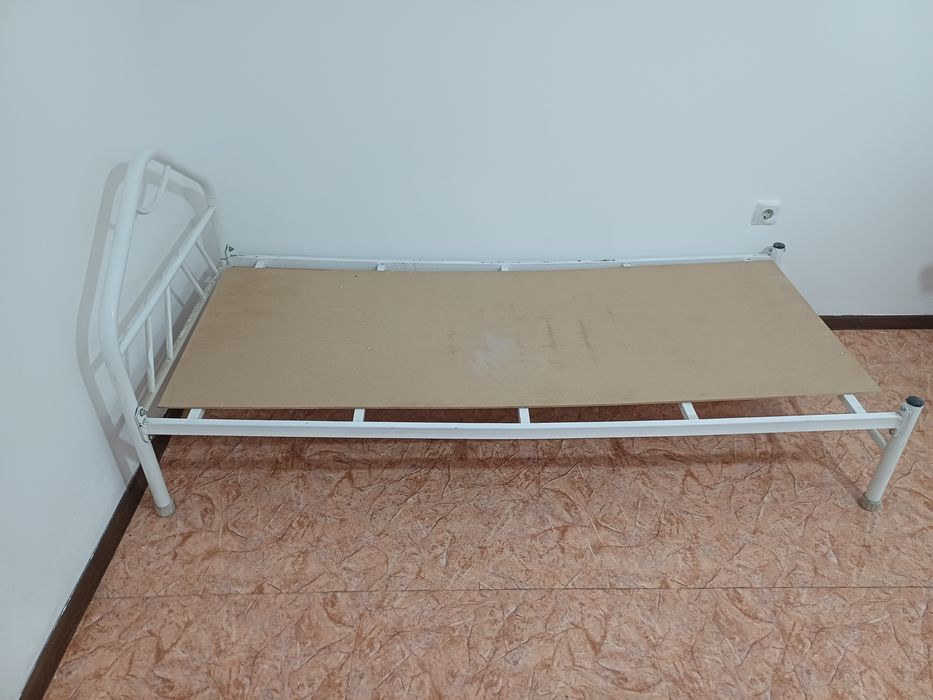 Продам кроват железны