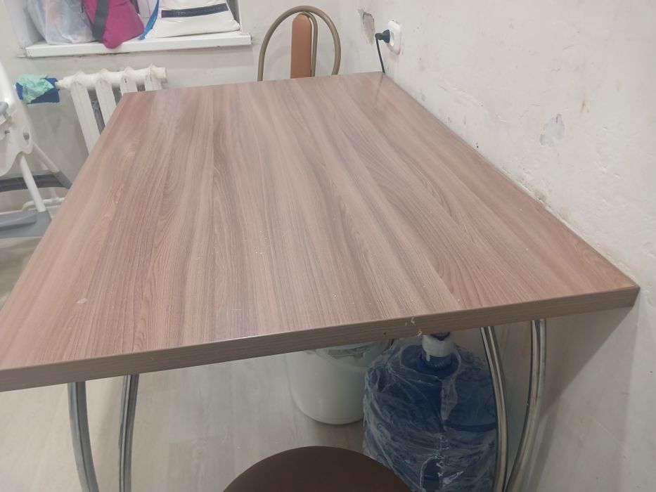 Стол   кухонный  в отличном состоянии