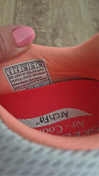 Adidasi skechers