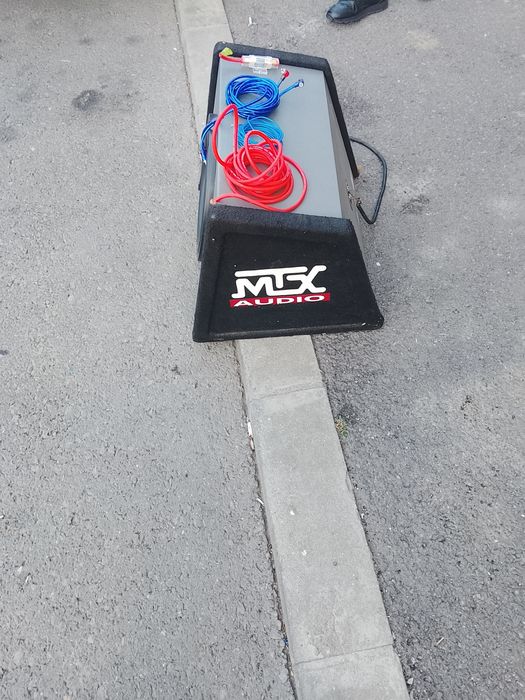 Vînd subwufer și statie