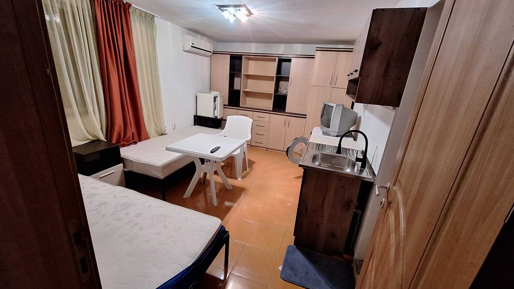 Дава се под наем Едностаен апартамент в Бургас, Център - 36 кв.м за 204 € - Снимка #3