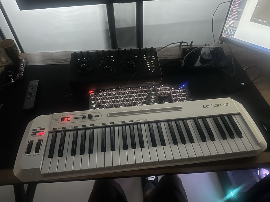 Midi klavish Carbon 49