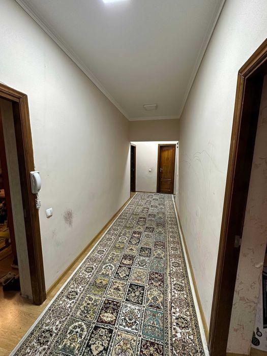 4х комнатная переделанную в 3х на Ойбеке 100 м2 4/2/9 ор-р 60 школа