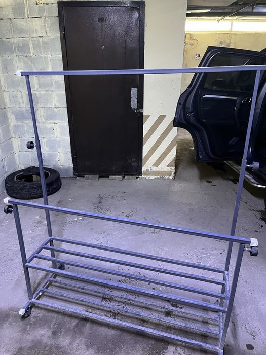 Отличная вешалка вместительная