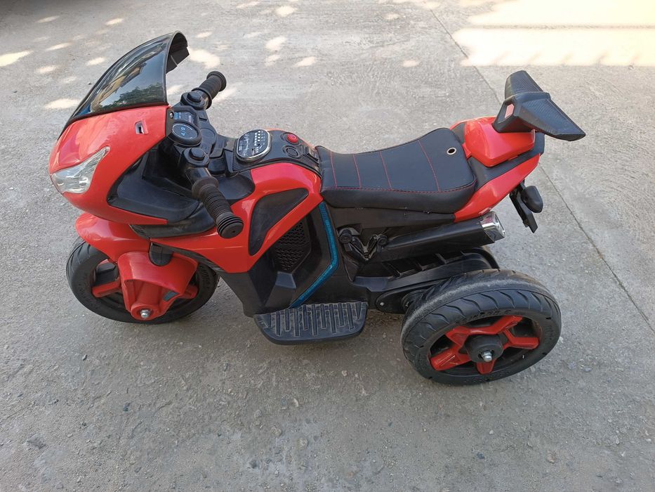 Акумулаторен мотор Мони