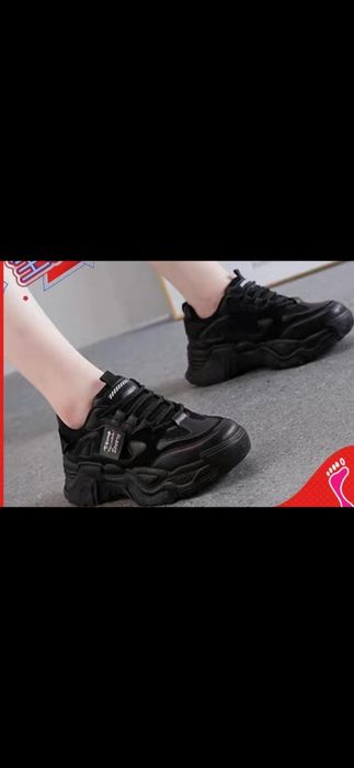 Кроссовки женские