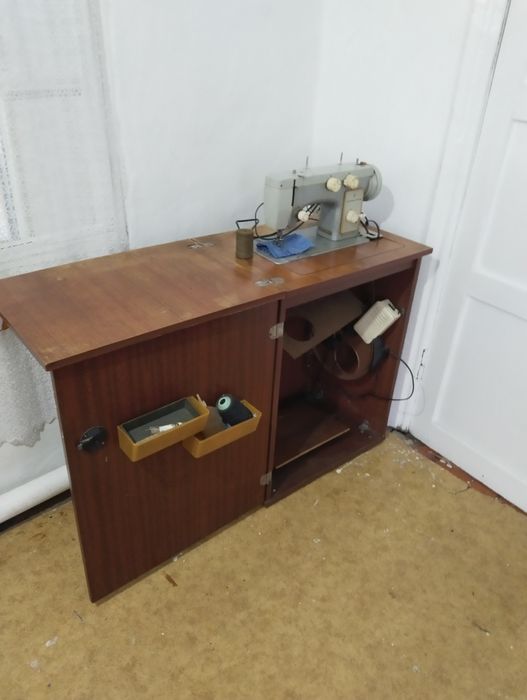 Продам швейную машинку