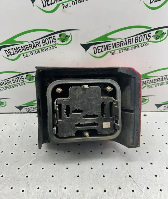 Lampa / Tripla stop stanga pe aripa Volkswagen VW Transporter 1998