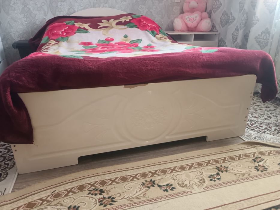 Продам спальный гарнитур