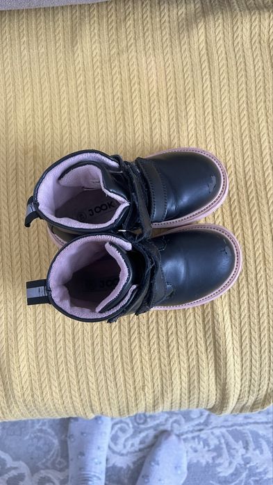 Продам демисезонные ботинки на девочку