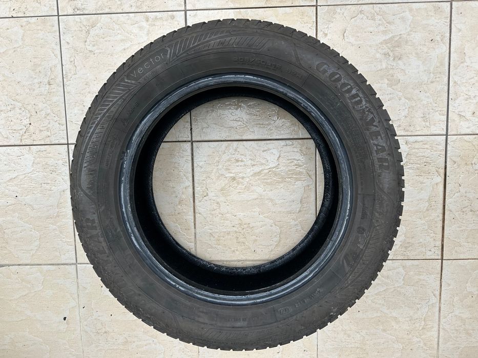 Гуми всесезонни гума 205/60/16” GOODYEAR Vector