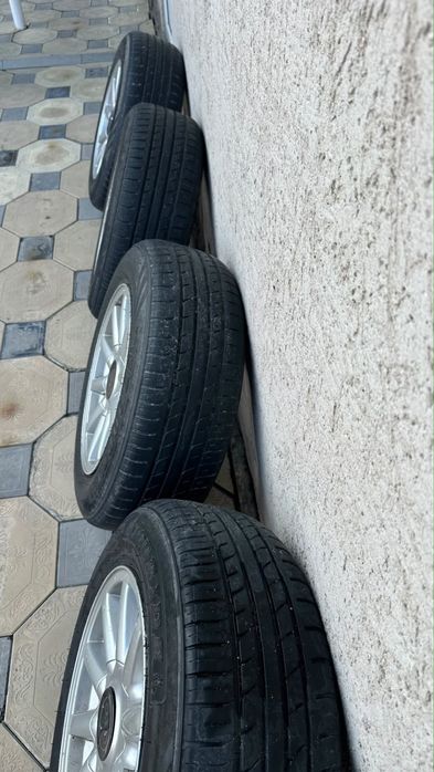 Продам диски с резиной оригинал