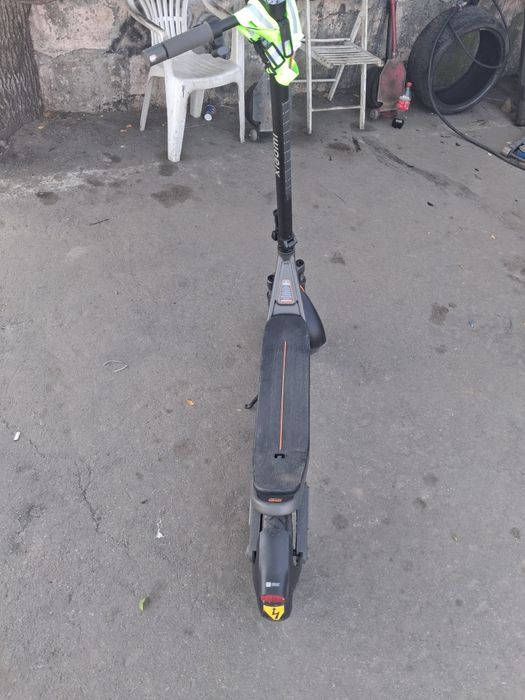 Vând trotineta electrica xiaomi scuter 6