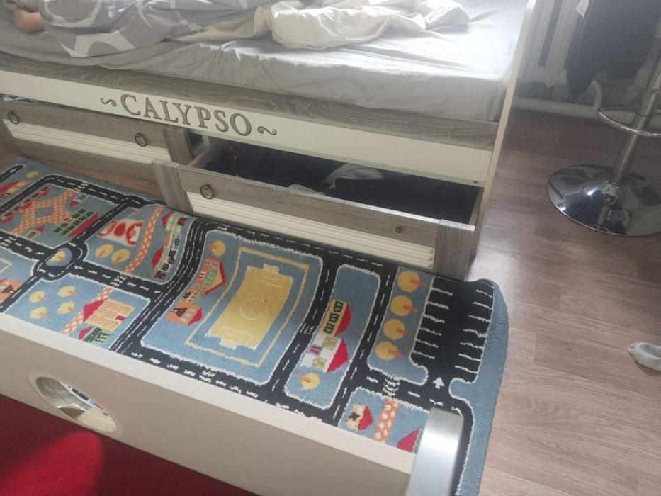 Срочно продам мебель.