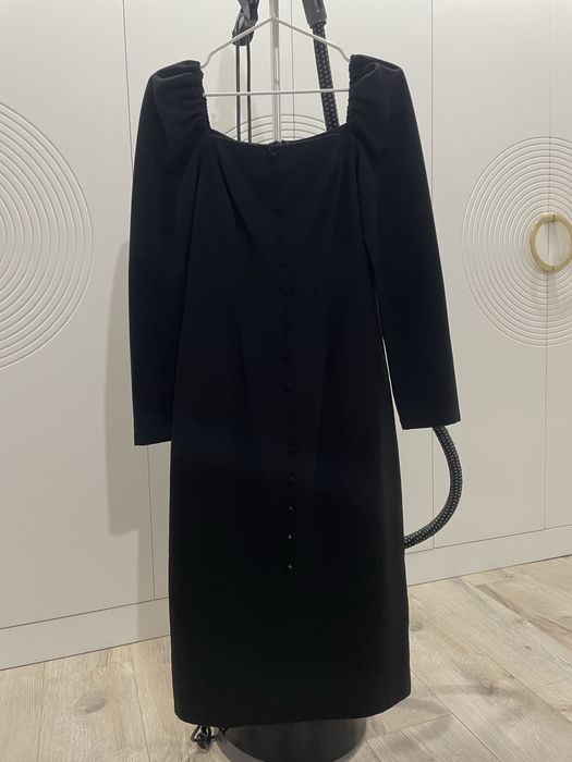 Продам черное плвтье