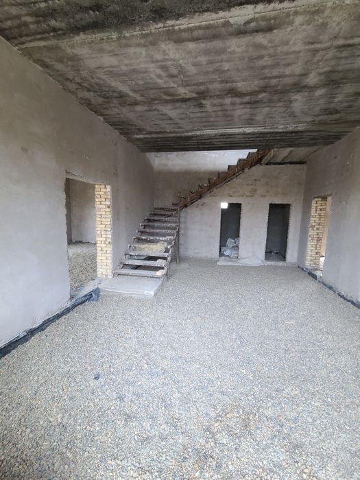 Бухоро 5 мкрн орка томонда 2 этажлик коробка участка сотилади