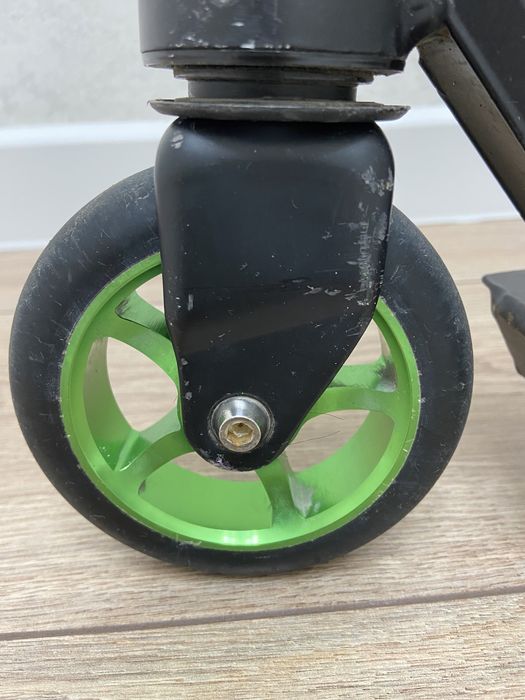 Продам трюковой самокат  б/у