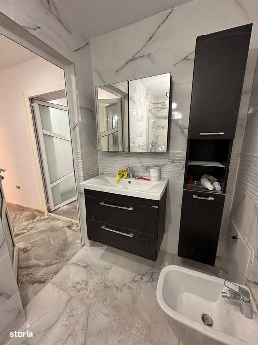 De vanzare apartament cu 3 camere, renovat, zona Restaurantului Bradu