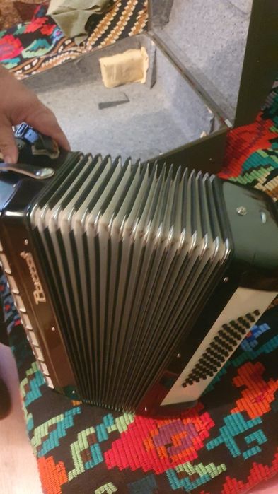Vând acordeon Parrot perfect funcțional