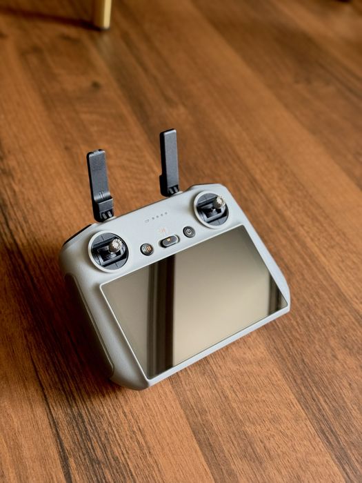 Продам дрон DJI Air 3S хорошем состоянии.