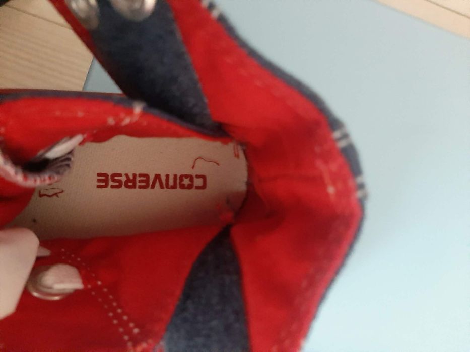 Бебешки маратонки New Balance и Converse