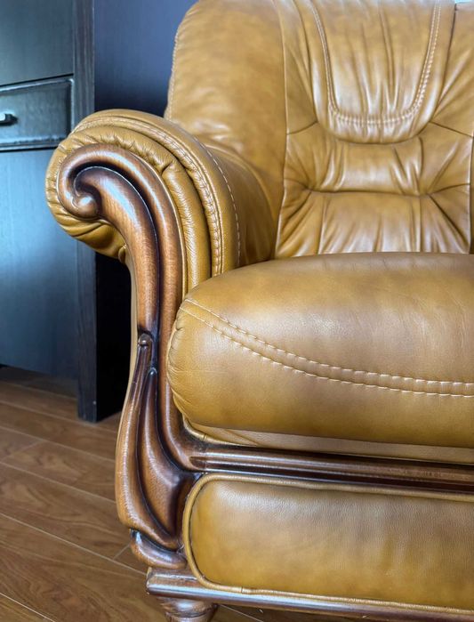 Fotoliu din piele naturala, in stare foarte buna