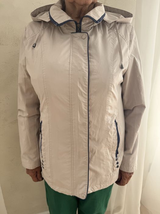 Ветровка женская